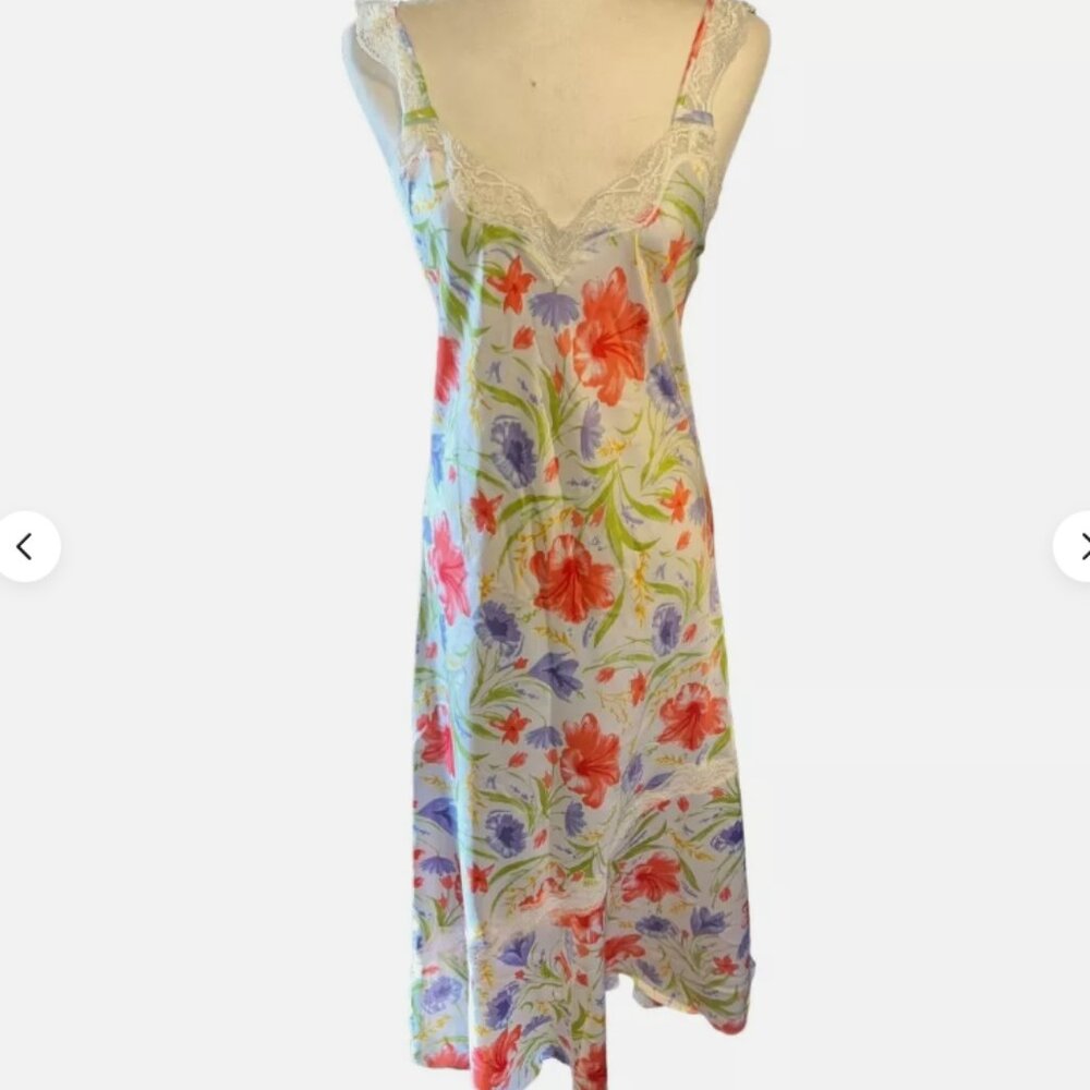 White Silky Cabernet Floral Lace V Neck Full Length Nightgown Size Small